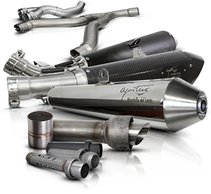Sistemas de escape y accesorios para motocicletas fabricados en metal de diversos tamaños y formas.